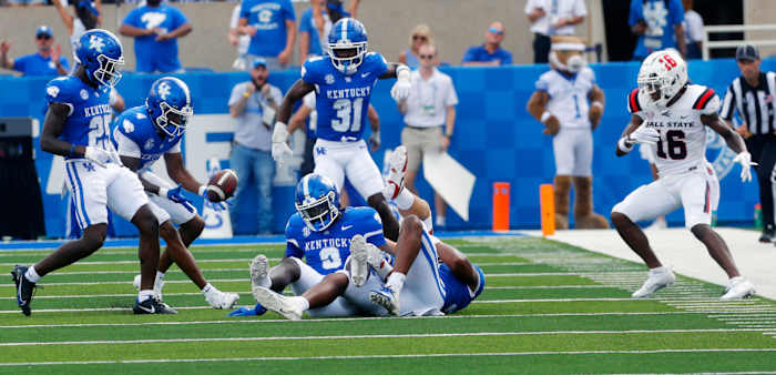 Kentucky s JuTahn McClain runs a fumble back for a touchdown against Ball State at Kroger Field. Sept. 2, 2023